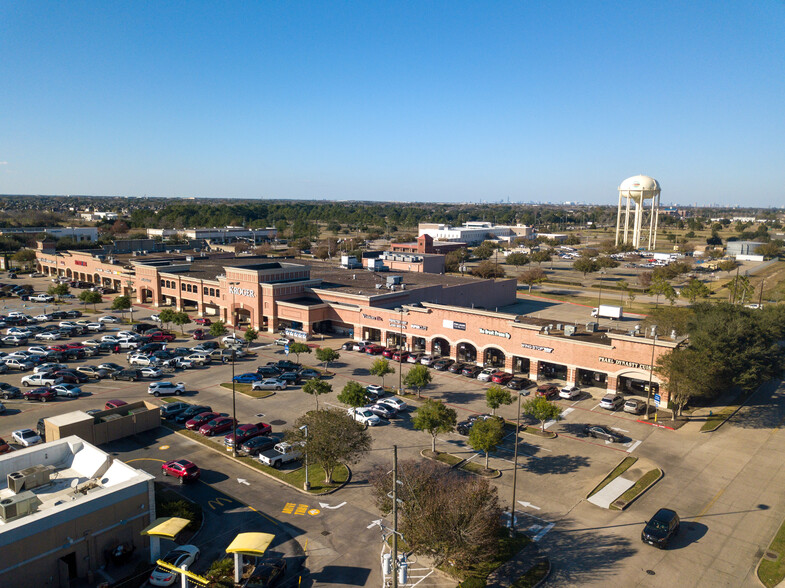 8321-8325 W Broadway St, Pearland, TX for lease - Building Photo - Image 1 of 5