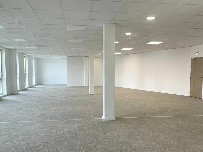 Office in Troyes for lease - Interior Photo - Image 3 of 3