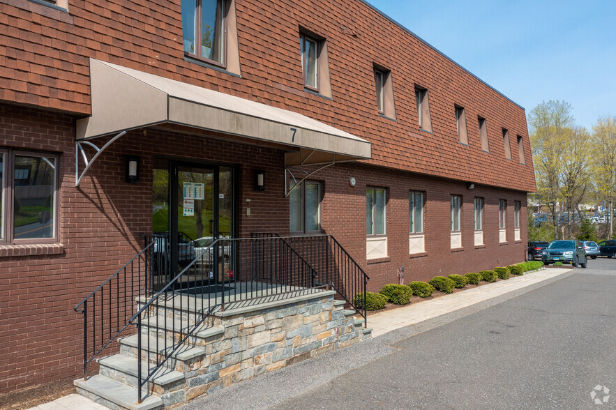 1-7 Old Sherman Tpke, Danbury, CT for lease - Building Photo - Image 3 of 4