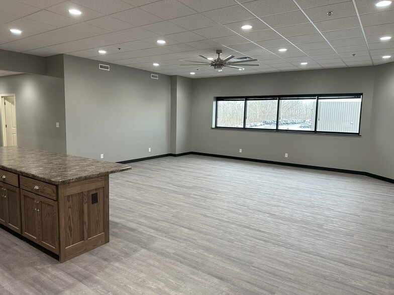 103 E Kam Dr, Pittsboro, IN for lease - Interior Photo - Image 2 of 8