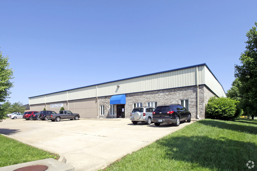 8 Cermak Blvd, Saint Peters, MO for lease - Primary Photo - Image 1 of 3