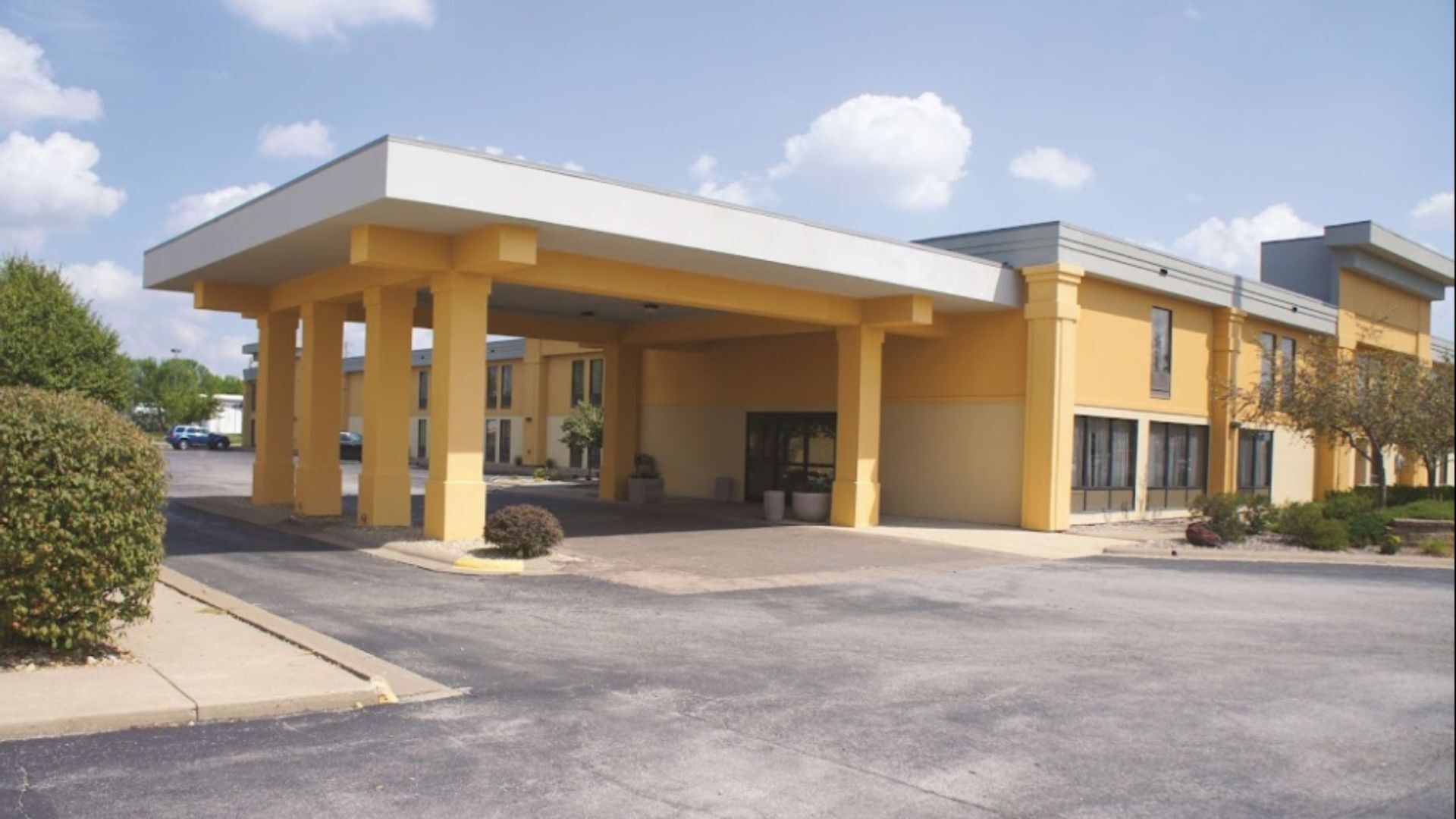 3330 Kimberly Rd, Davenport, IA 52807 - La Quinta Inn & Suites | LoopNet