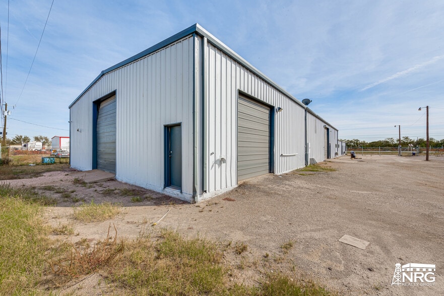 2415 E Highway 80, Midland, TX for lease - Building Photo - Image 3 of 14