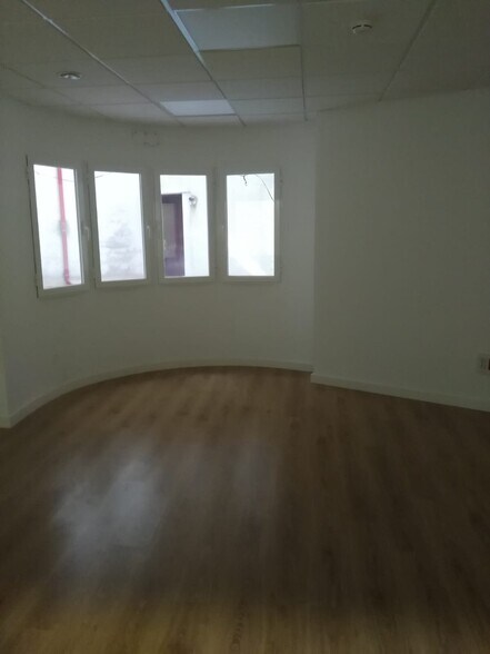 Office in Cáceres for lease - Building Photo - Image 1 of 6