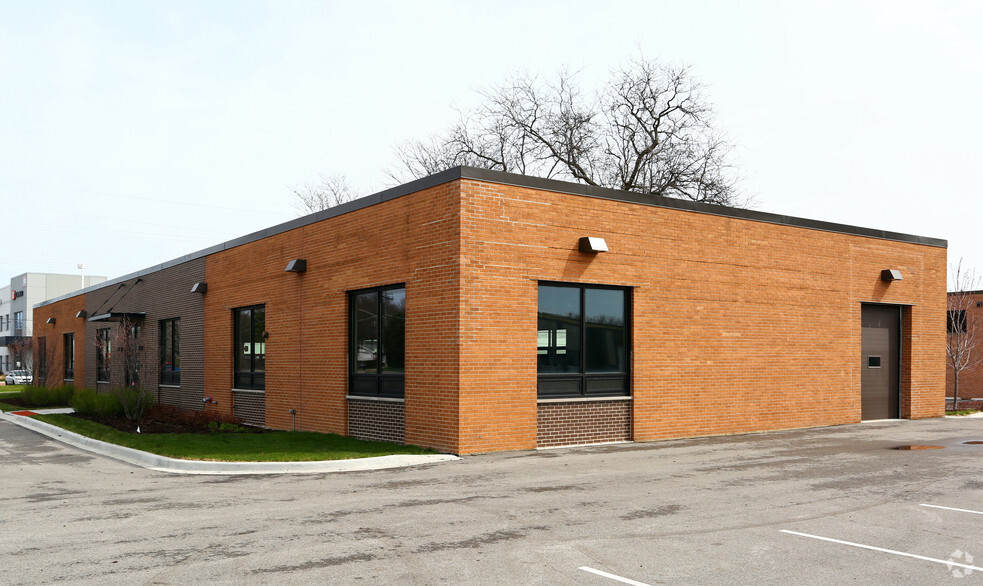 1505 S Mt Prospect Rd, Des Plaines, IL for lease - Primary Photo - Image 1 of 8