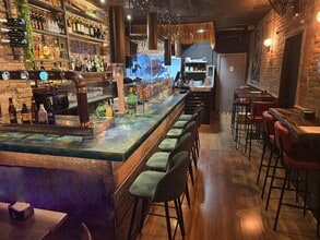 Retail in Barcelona, Barcelona for lease Interior Photo- Image 2 of 12