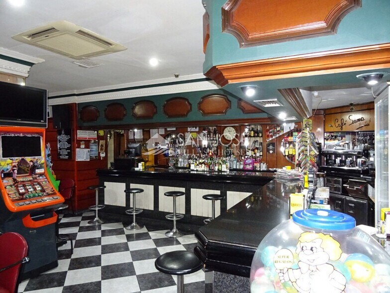 Retail in Alicante for sale - Building Photo - Image 2 of 15