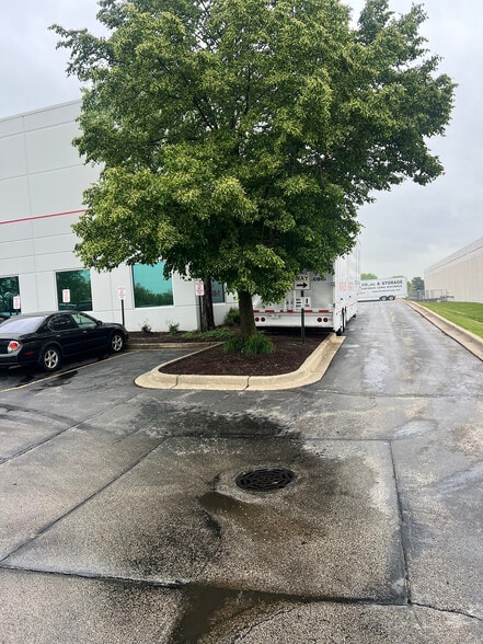 795-805 Dave Pate Dr, Roselle, IL for lease - Building Photo - Image 2 of 11