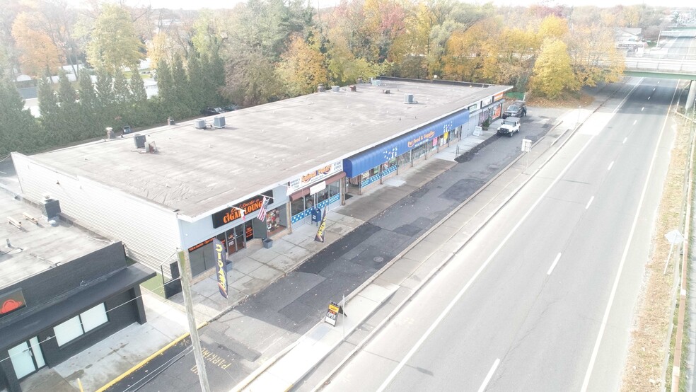 614-626 Sunrise Hwy, West Babylon, NY for lease - Building Photo - Image 3 of 7