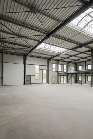 Flex in Trévoux for lease - Building Photo - Image 3 of 5