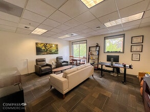 1011 SW Emkay Dr, Bend, OR for lease Building Photo- Image 1 of 6