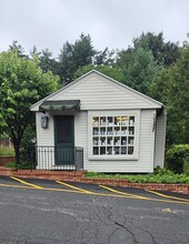 1-3 Brick Walk Ln, Farmington, CT for lease Building Photo- Image 2 of 3