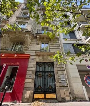 Office in Paris for lease - Building Photo - Image 1 of 10