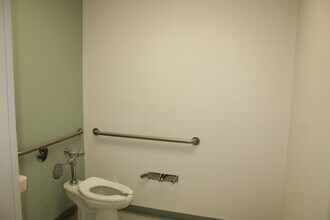 1810 Murchison Dr, El Paso, TX for lease Interior Photo- Image 2 of 16