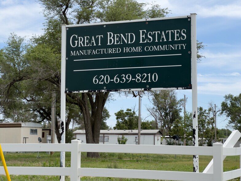 800 Pine Pl, Great Bend, KS for sale - Primary Photo - Image 1 of 1