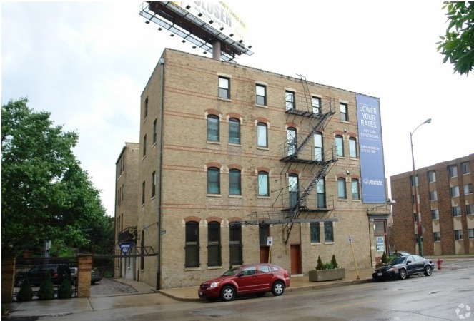 643 W Grand Ave, Chicago, IL for lease - Building Photo - Image 2 of 3