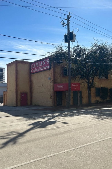 3011 Smith St, Houston, TX for lease - Building Photo - Image 2 of 4