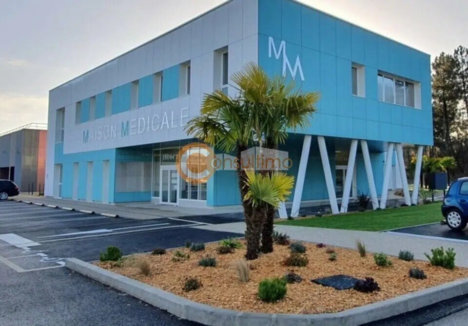 Office in Le Pian-Médoc for sale Building Photo- Image 1 of 9