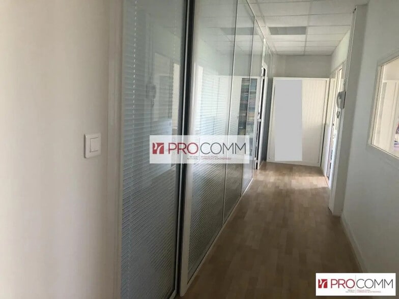 Office in Chartres for lease - Interior Photo - Image 3 of 12