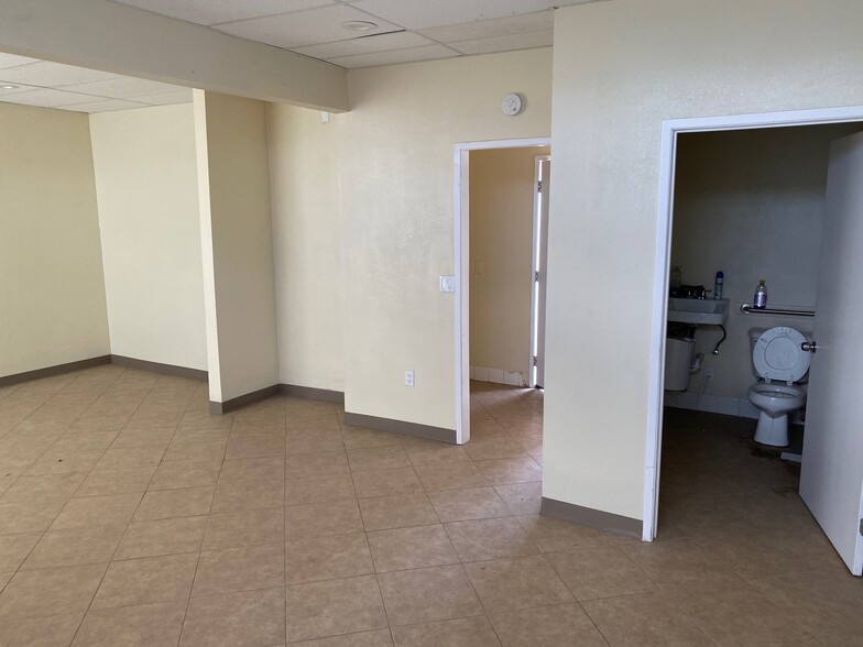 2366-2370 Atlantic Ave, Long Beach, CA for lease - Interior Photo - Image 3 of 3