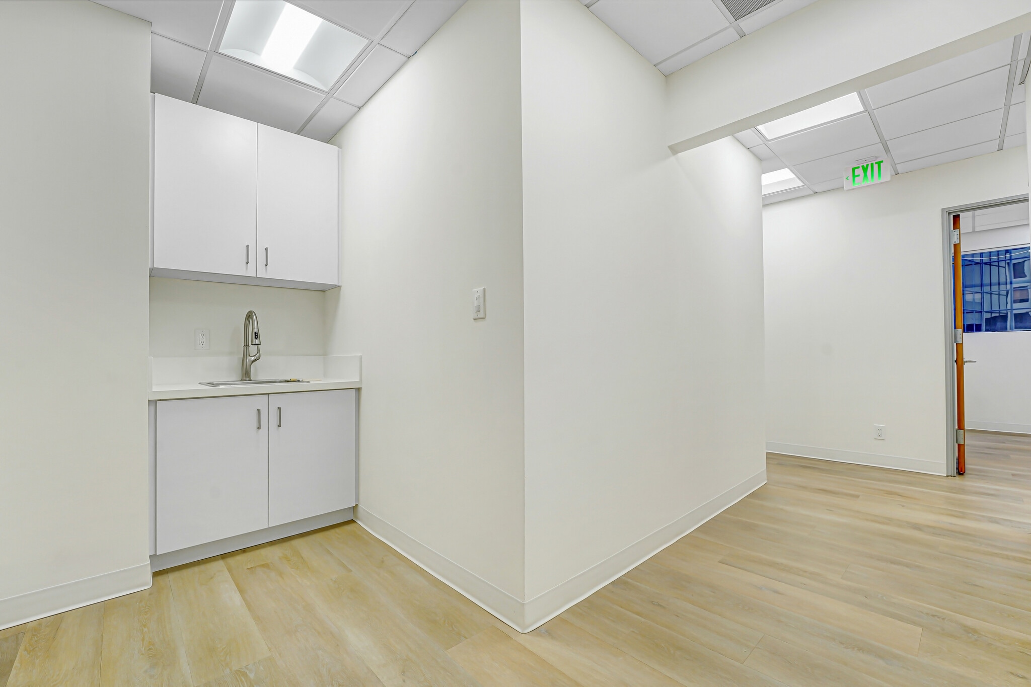 11600 Wilshire Blvd, Los Angeles, CA for lease Interior Photo- Image 1 of 4