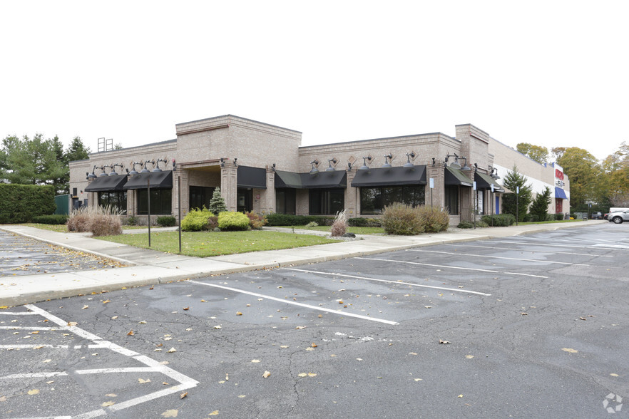 6330-6350 Jericho Tpke, Commack, NY for lease - Primary Photo - Image 1 of 8