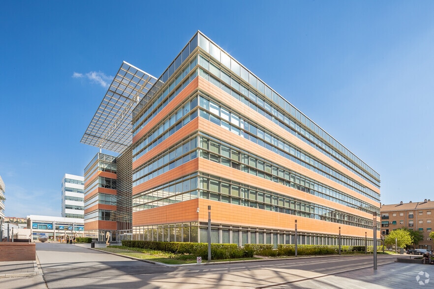 Office in Avinguda Sant Ferran, 38, Cornellà de Llobregat for lease - Building Photo - Image 2 of 3