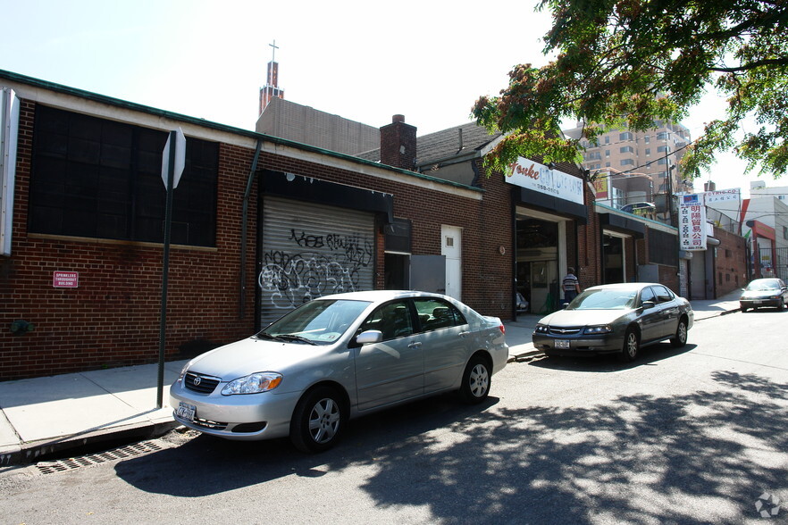 3609 Bud Pl, Flushing, NY for lease - Building Photo - Image 1 of 2