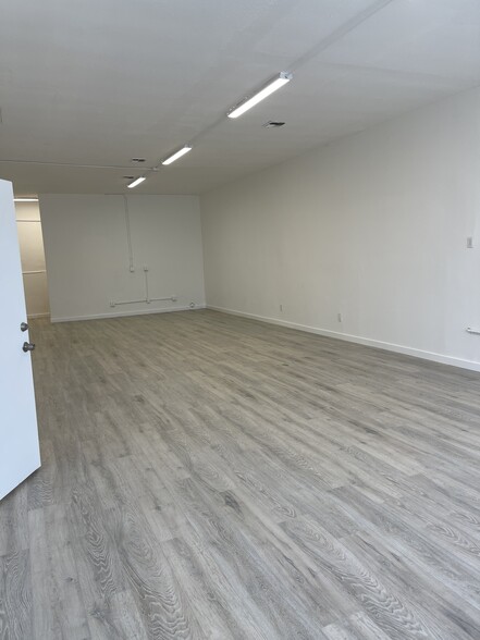 11408-11410 Saticoy st, North Hollywood, CA for lease - Building Photo - Image 3 of 12