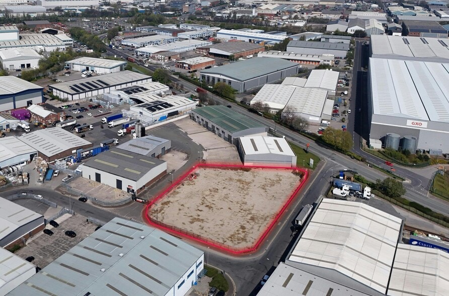 Severnside Trading Estate, Textilose Rd, Manchester for lease - Building Photo - Image 2 of 23