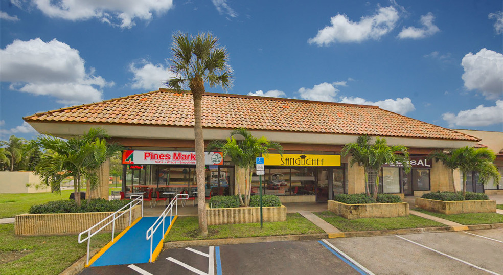 9610-9728 Pines Blvd, Pembroke Pines, FL for lease - Building Photo - Image 1 of 10