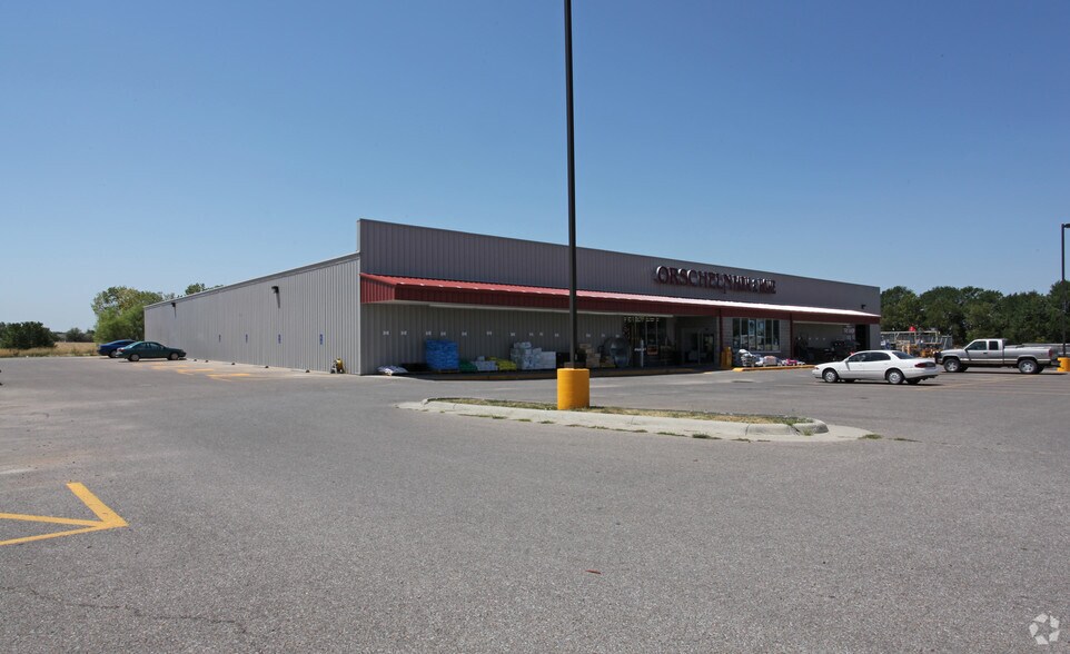 321 Windward Dr, Newton, KS for sale - Primary Photo - Image 1 of 1