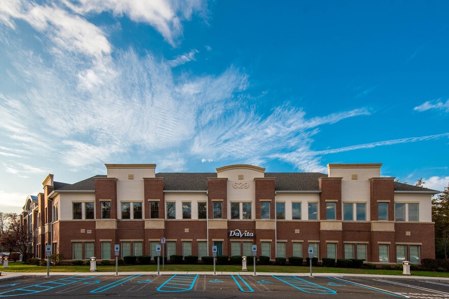 629 Cranbury Rd, East Brunswick, NJ for lease - Building Photo - Image 1 of 8