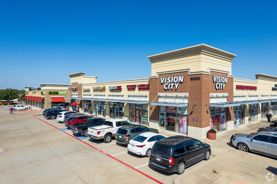 60346060 Azle Ave, Lake Worth, TX 76135