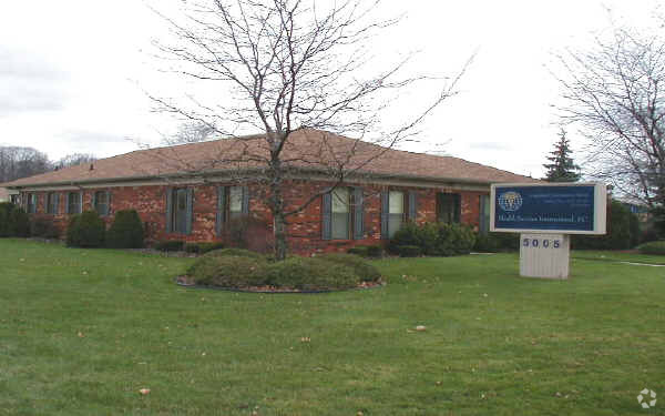 5005 E Fourteen Mile Rd, Sterling Heights, MI for lease - Building Photo - Image 3 of 4