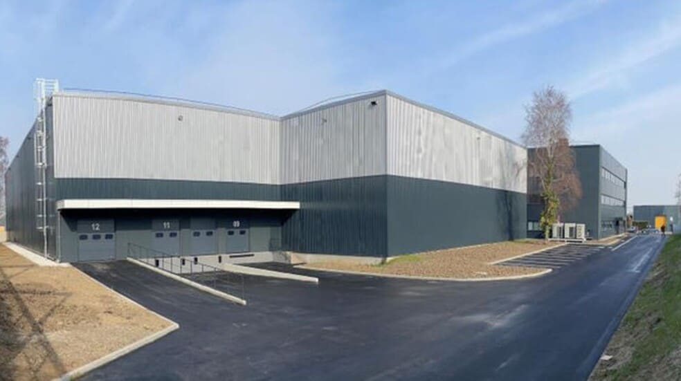 Industrial in Bobigny for lease - Building Photo - Image 2 of 4