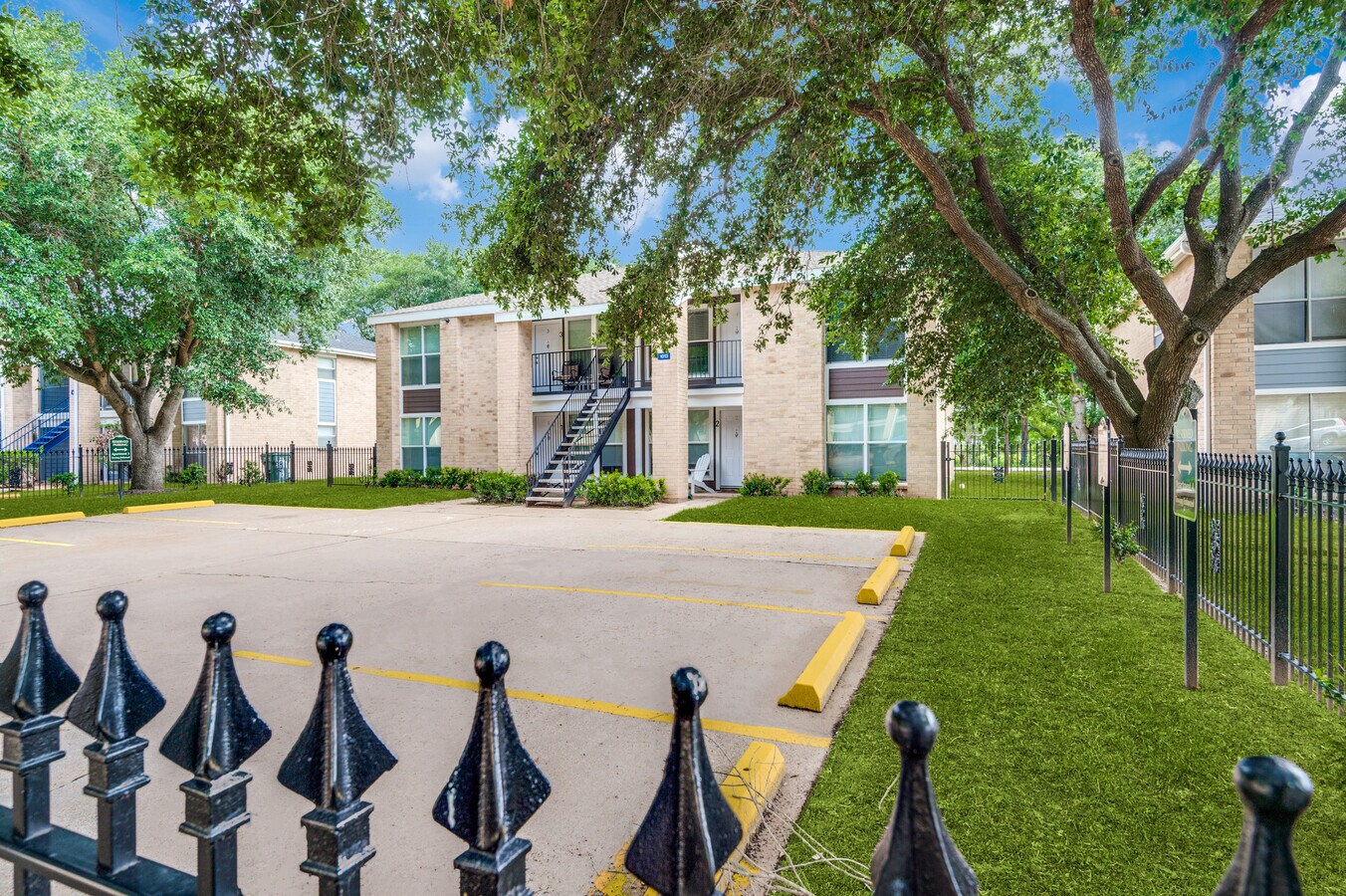 1013 Gunnison St, Sealy, TX 77474