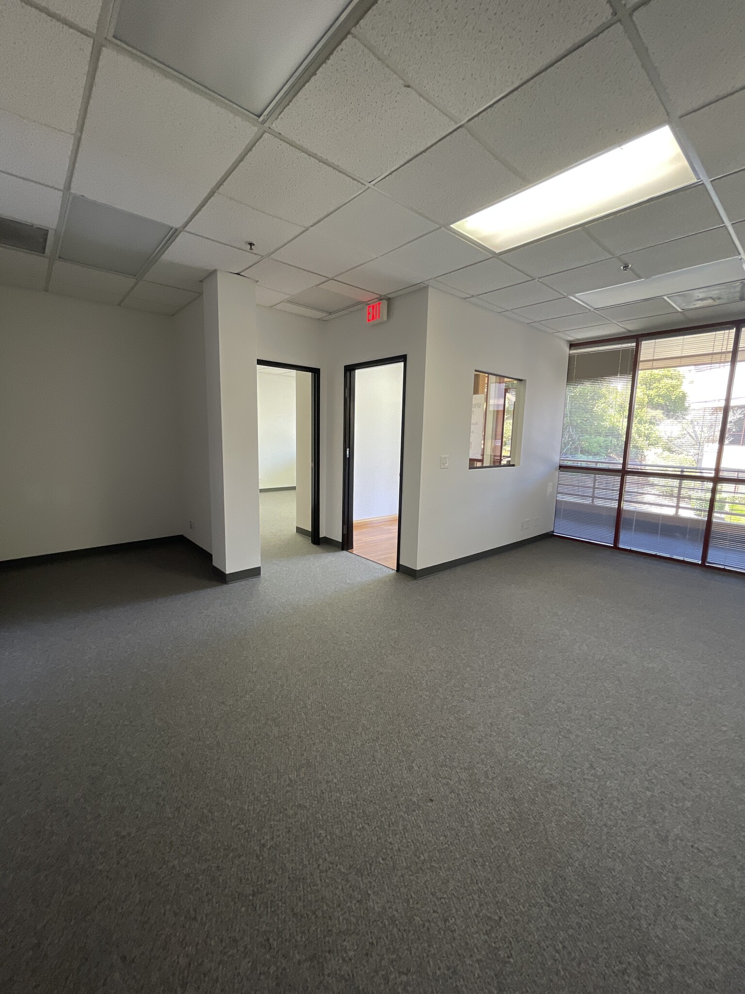 270 Conejo Ridge Ave, Thousand Oaks, CA for lease Interior Photo- Image 1 of 12