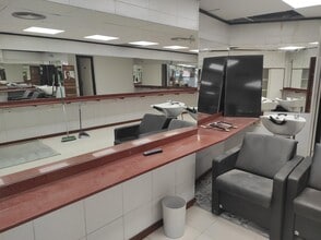 Retail in Esplugues de Llobregat, Barcelona for lease Interior Photo- Image 1 of 9