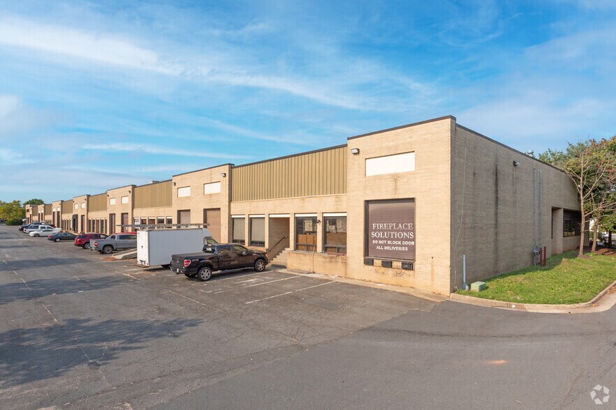 14088 Sullyfield Cir, Chantilly, VA for lease - Building Photo - Image 1 of 6
