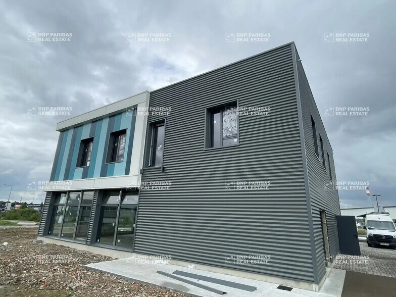 Office in Tours for lease - Building Photo - Image 3 of 7