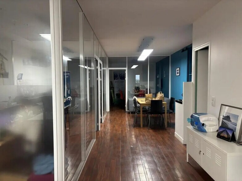 Office in Paris for lease - Building Photo - Image 3 of 10