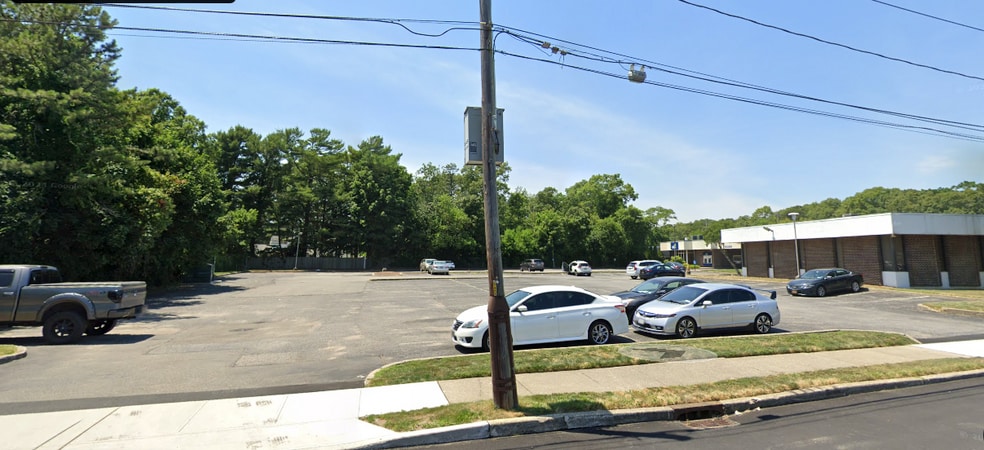 640 Montauk Hwy, Shirley, NY for sale - Building Photo - Image 2 of 9