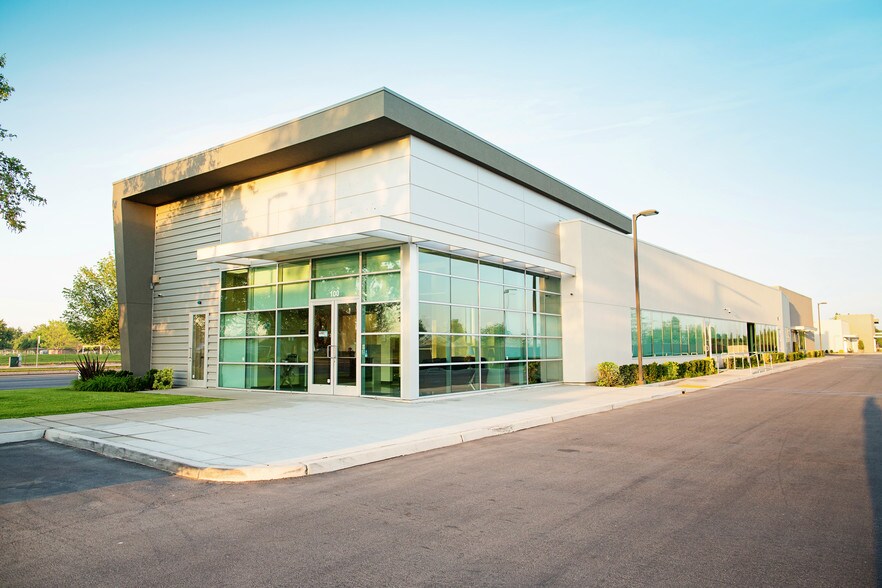 8800 Stockdale Hwy, Bakersfield, CA 93311