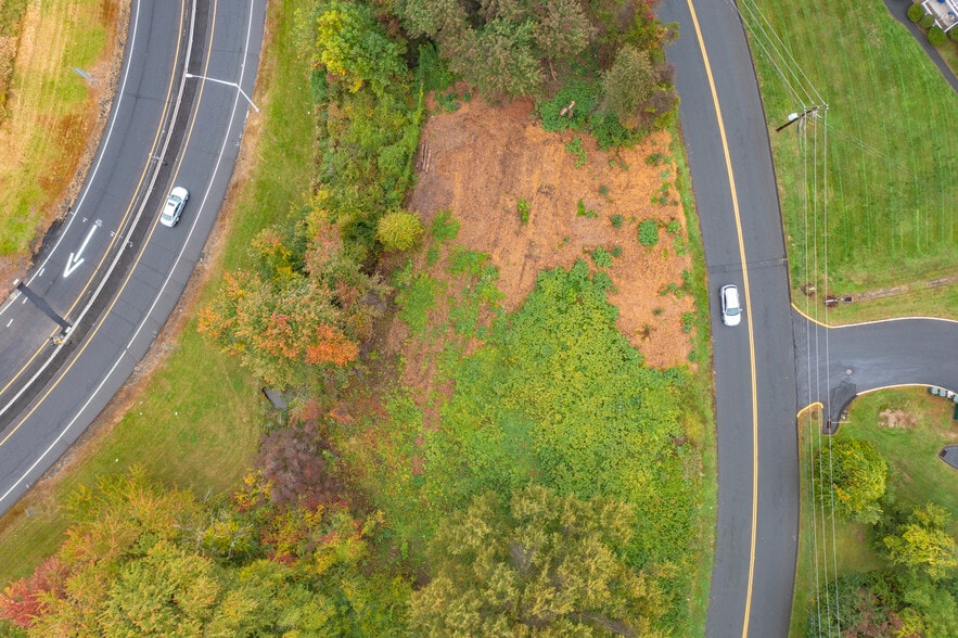 81 Laning St, Southington, CT for sale - Building Photo - Image 3 of 13