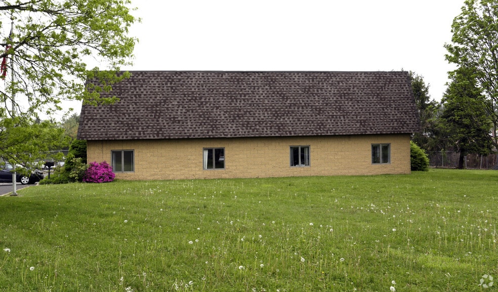 1795 Stout Dr, Warminster, PA for lease - Building Photo - Image 3 of 9