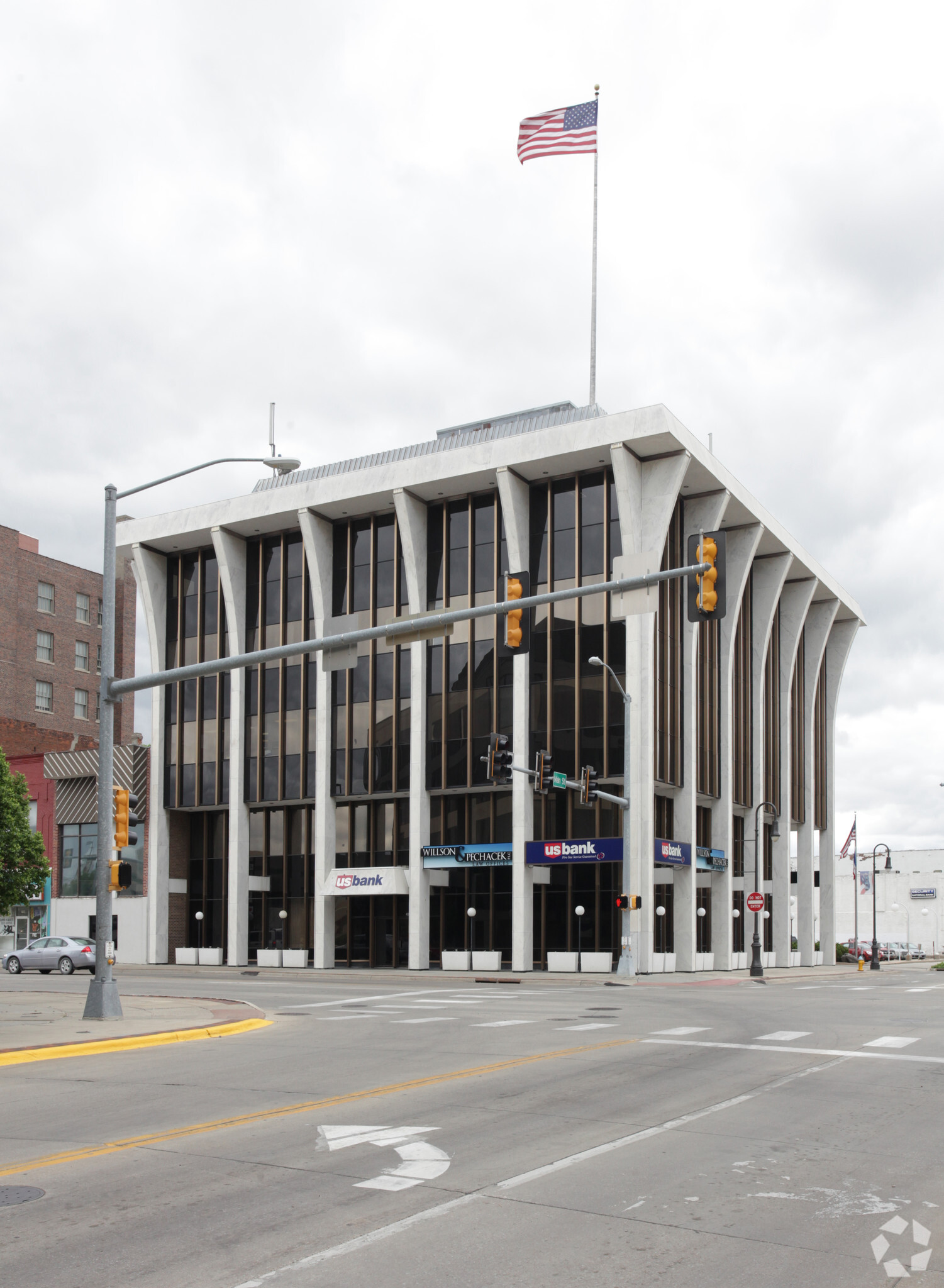 421 W Broadway, Council Bluffs, IA for lease Primary Photo- Image 1 of 8