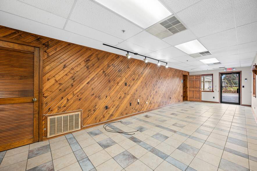 1441 Central Ave, Columbus, IN for sale - Building Photo - Image 3 of 73