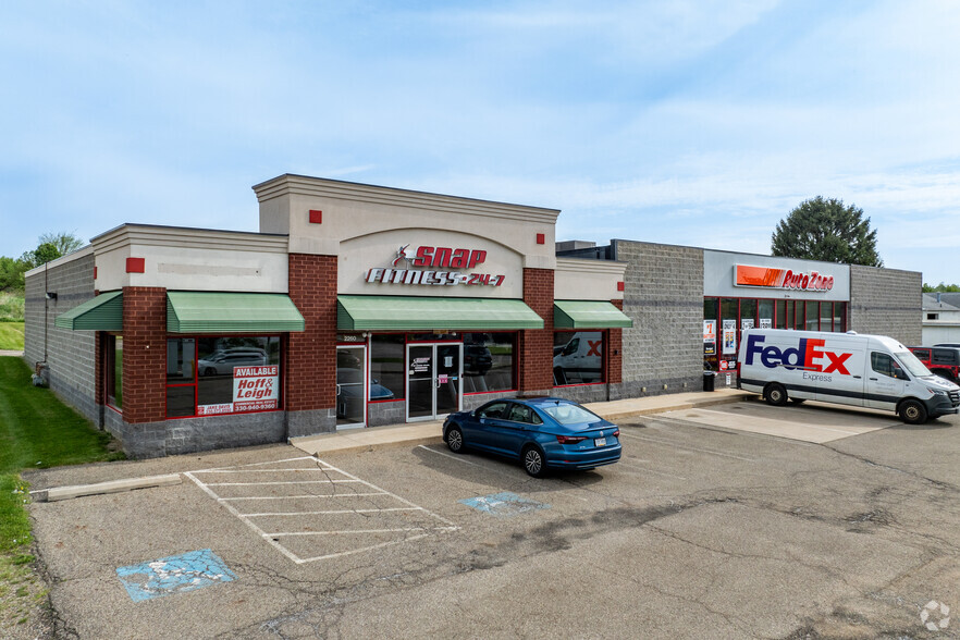 2260-2268 S Locust St, Canal Fulton, OH for lease - Primary Photo - Image 1 of 4