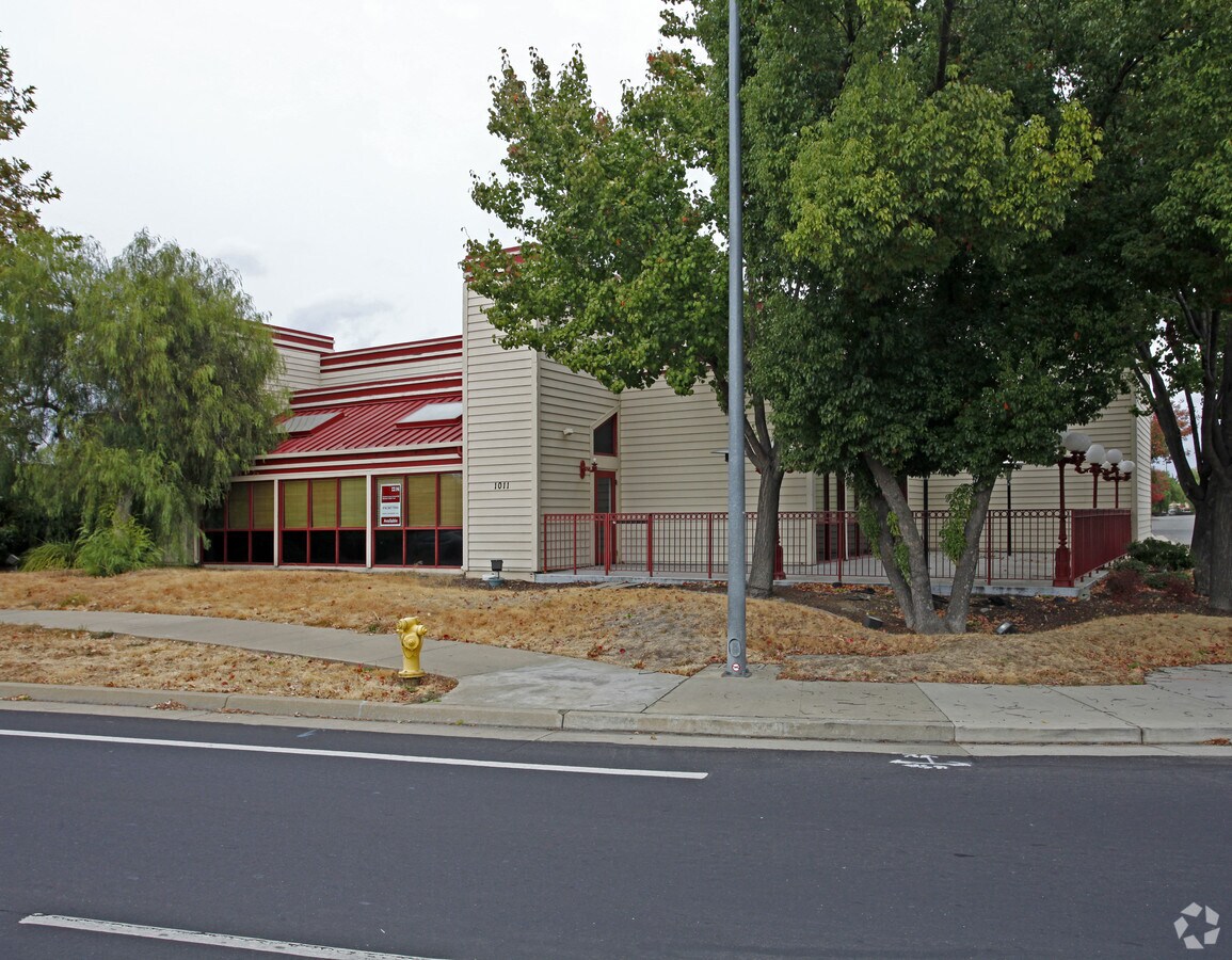 1011 Riley St, Folsom, CA 95630